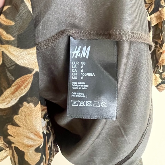 H&M Floral Ruffed Accent Dropped Waist  Long Sleeve Dress Women Size 6 US - Picture 7 of 8